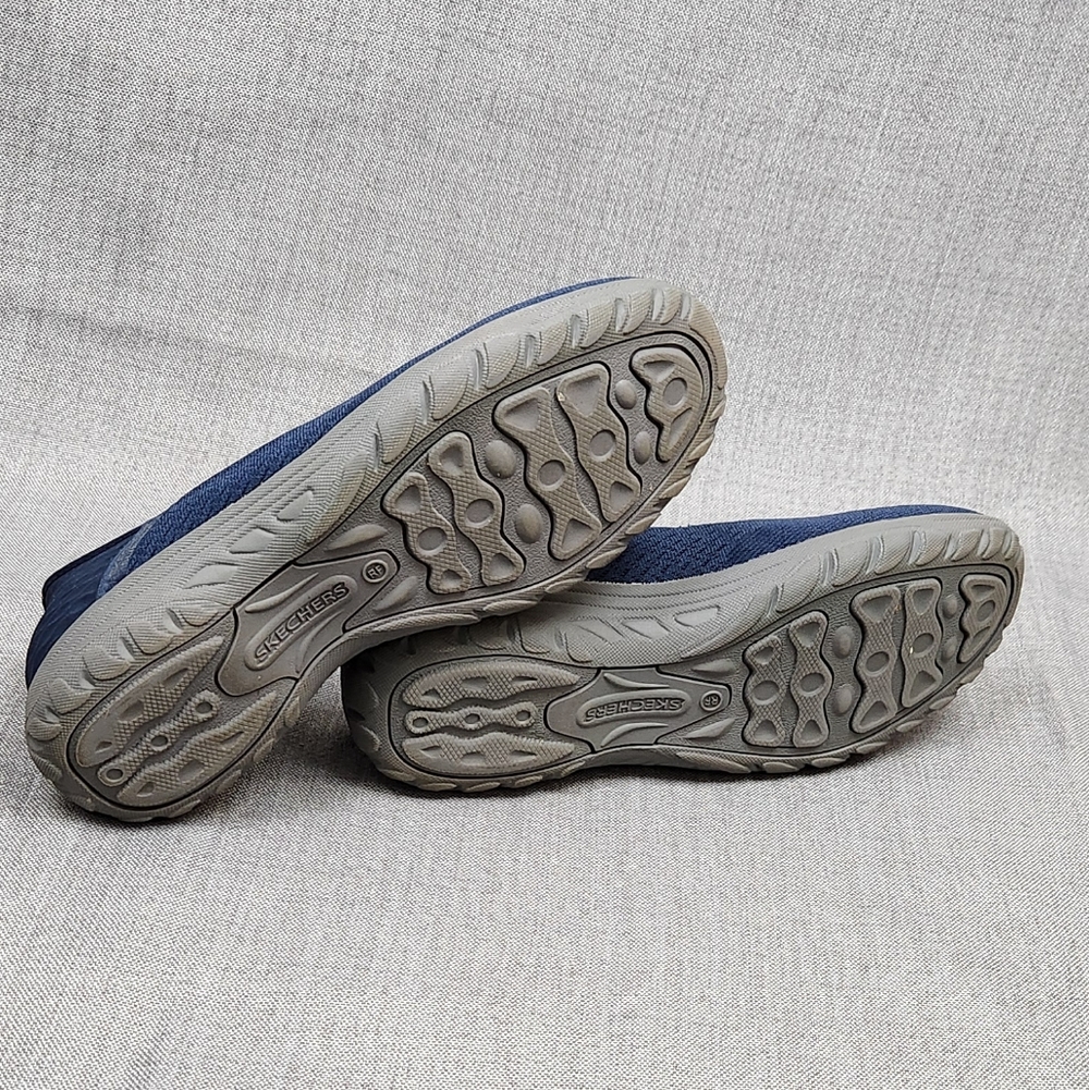 Skechers Slip-on Navy Blue Lightweight Walking Sneakers. 8 Women - Picture 8 of 10